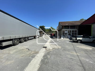 Terrain commercial - 5 400 m²