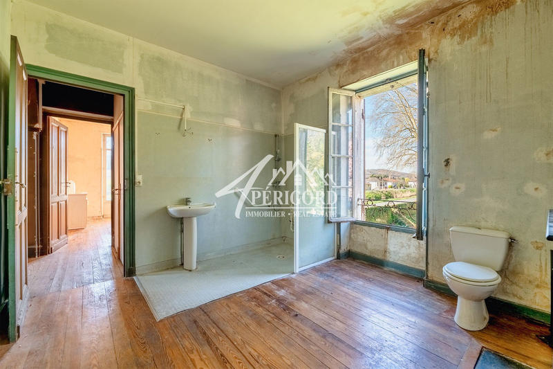 Maison - 311 m² - 15 pièces