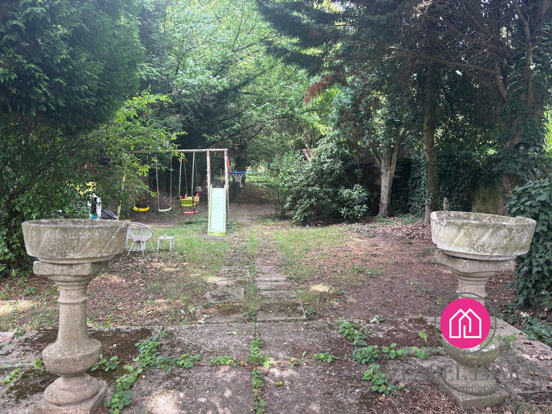 Maison - 180 m² - 10 pièces