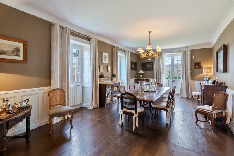 Maison - 650 m² - 14 pièces