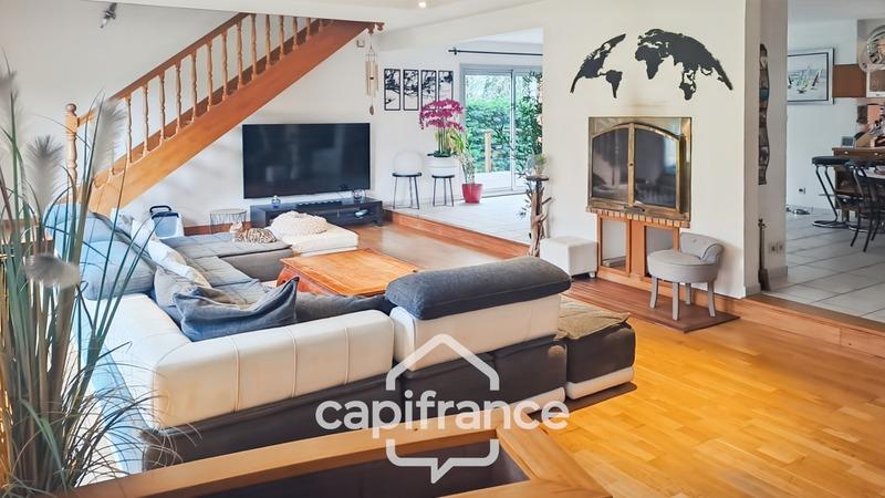 Maison - 284 m² - 10 pièces