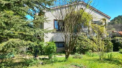 Maison traditionnelle - 90 m² - 3 pièces