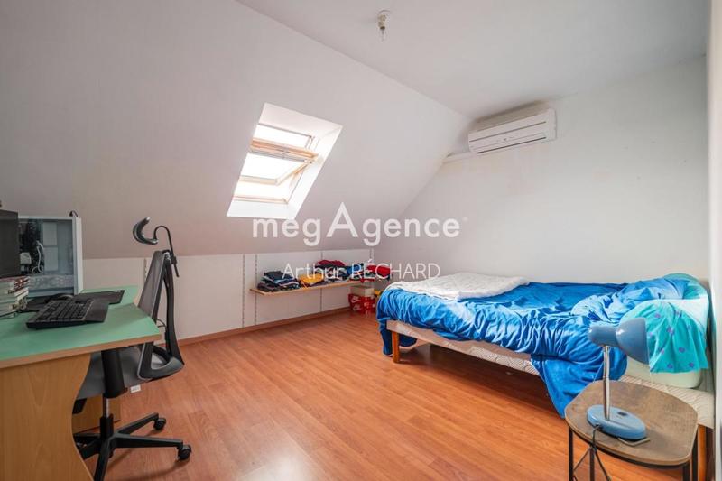 Maison - 210 m² - 9 pièces