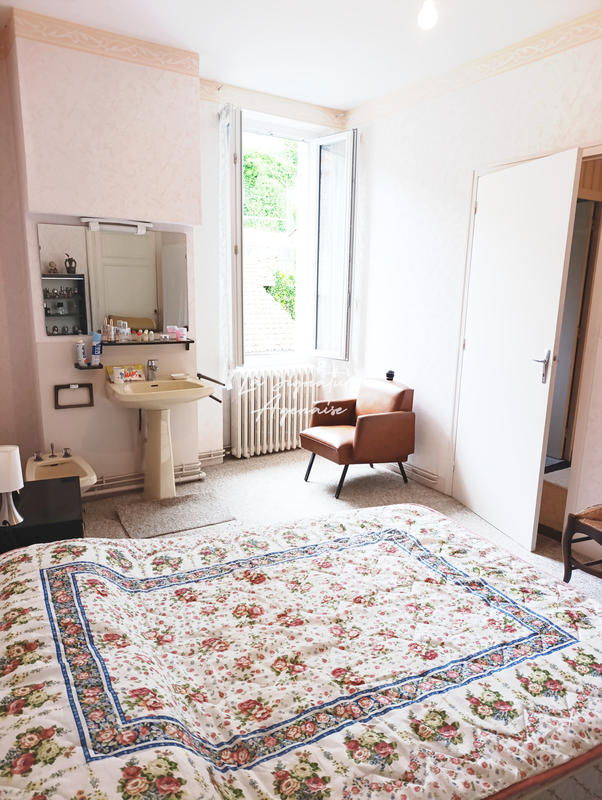 Maison - 248 m² - 8 pièces