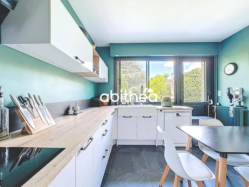 Maison - 220 m² - 9 pièces