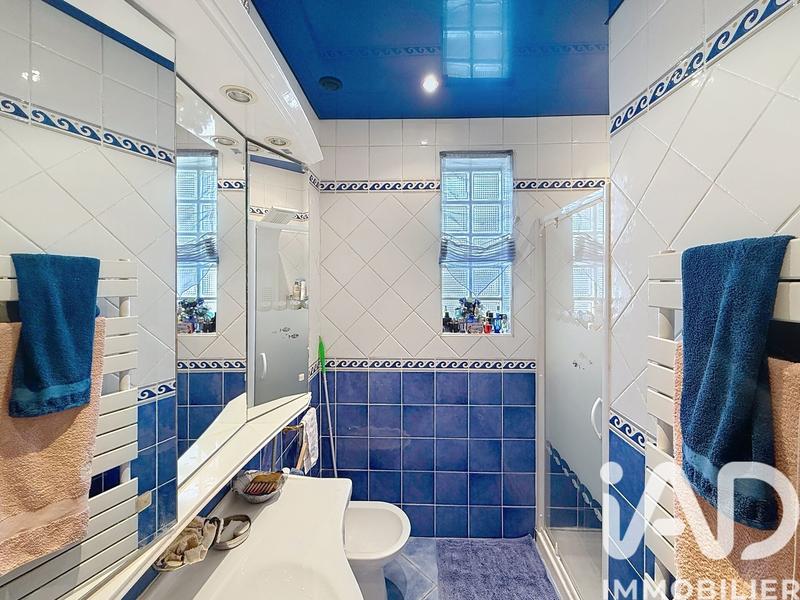 Maison - 239 m² - 9 pièces