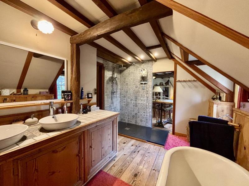 Propriété - 297 m² - 9 pièces