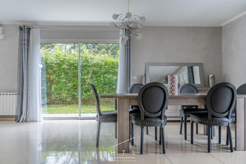 Maison - 215 m² - 7 pièces