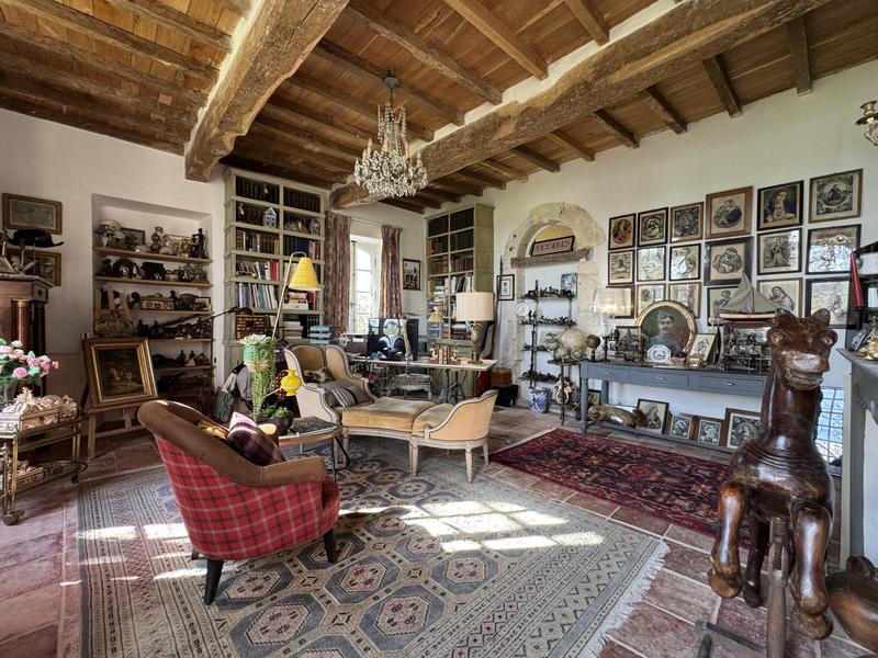 Maison - 654 m² - 16 pièces