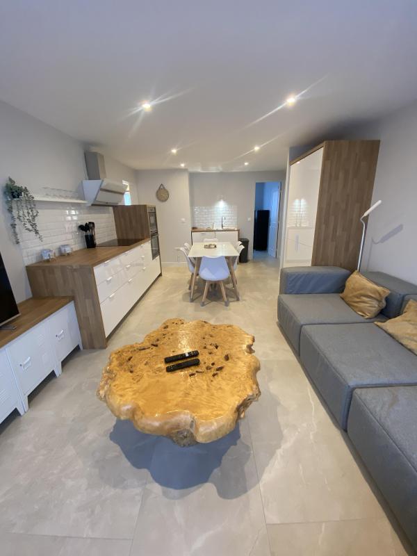 Appartement - 90 m² - 6 pièces