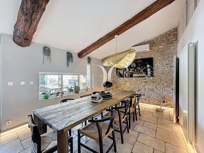 Mas - 255 m² - 8 pièces