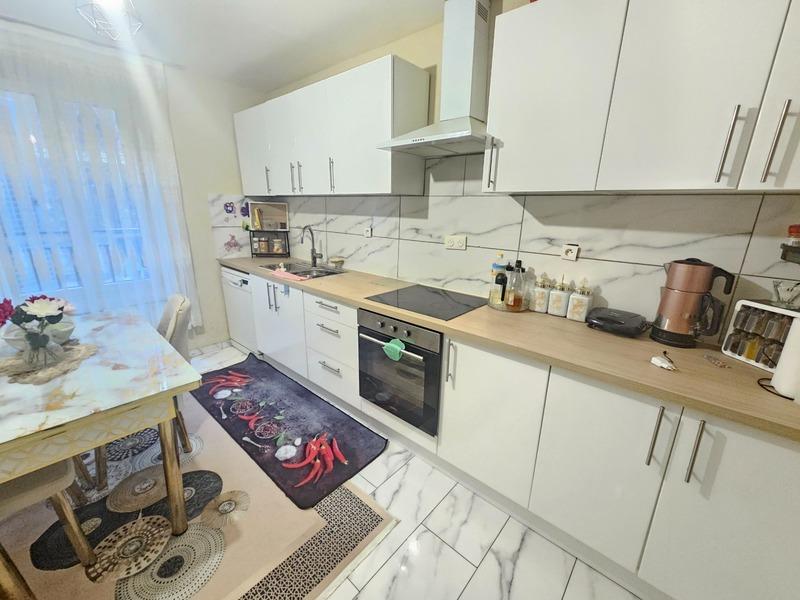 Appartement - 80 m² - 5 pièces