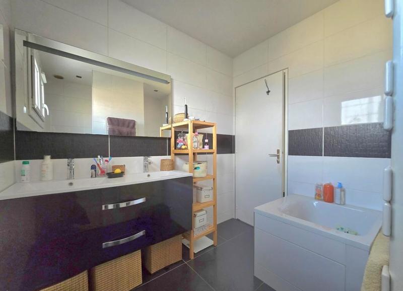 Maison - 111 m² - 5 pièces