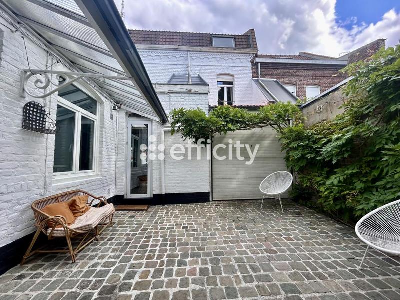 Maison - 200 m² - 8 pièces