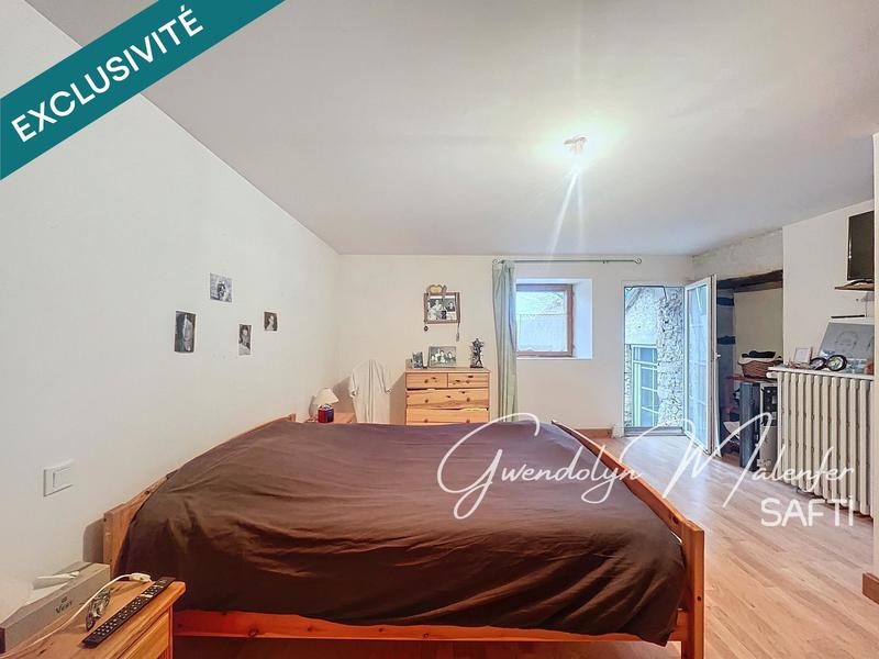 Maison - 225 m² - 8 pièces