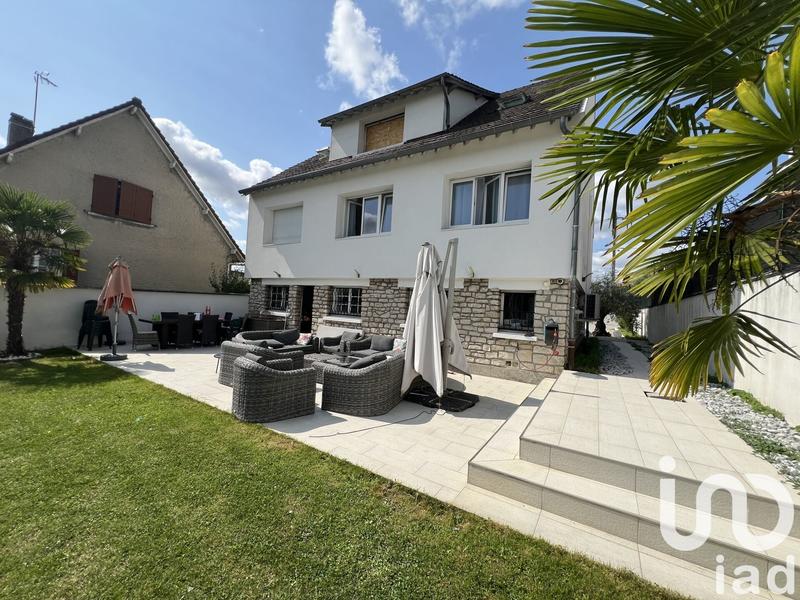 Maison - 230 m² - 8 pièces