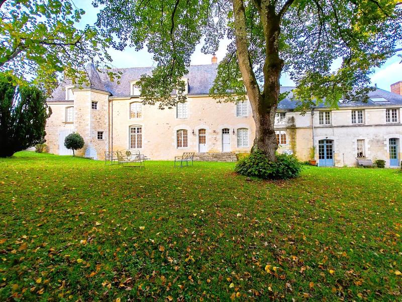 Maison - 422 m² - 10 pièces