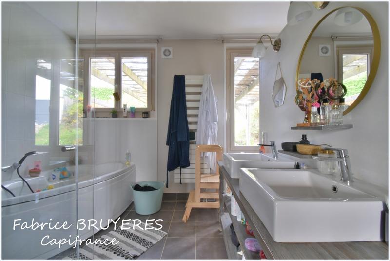 Maison - 230 m² - 5 pièces