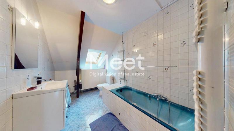 Propriété - 255 m² - 8 pièces