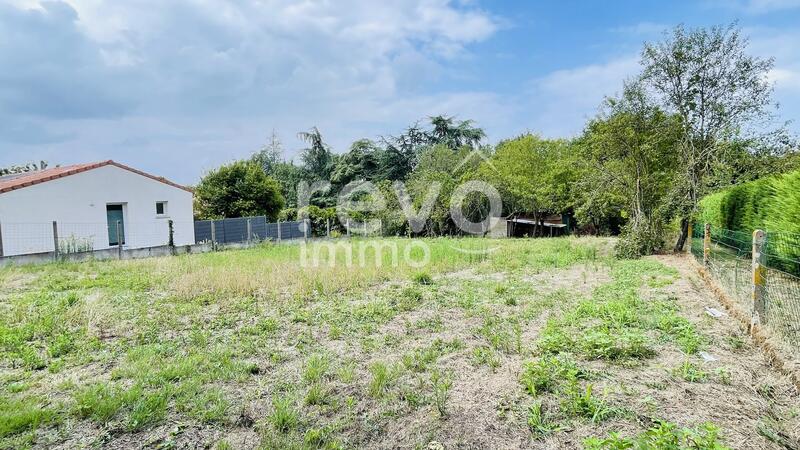 Terrain constructible - 884 m²