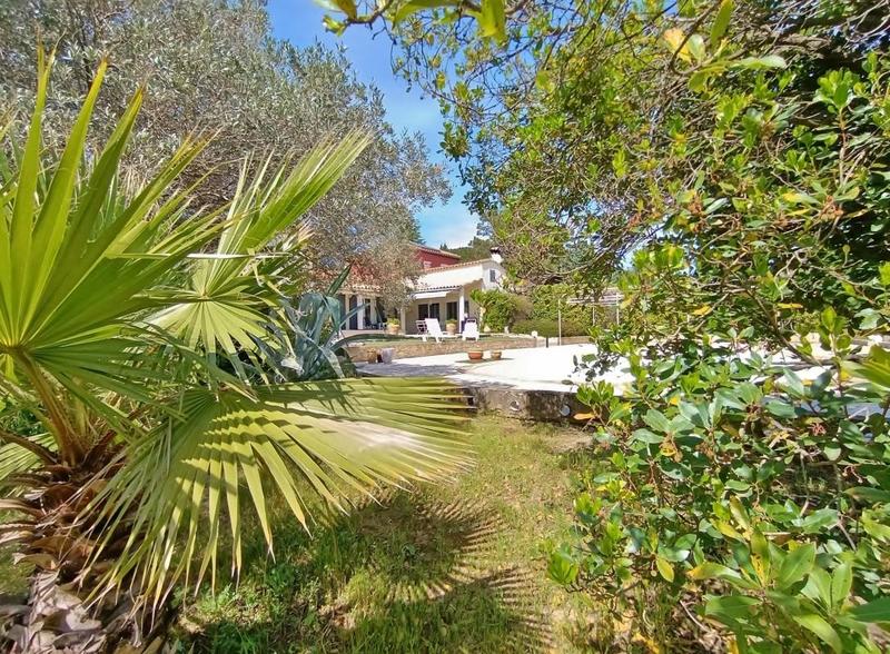 Maison - 210 m² - 5 pièces