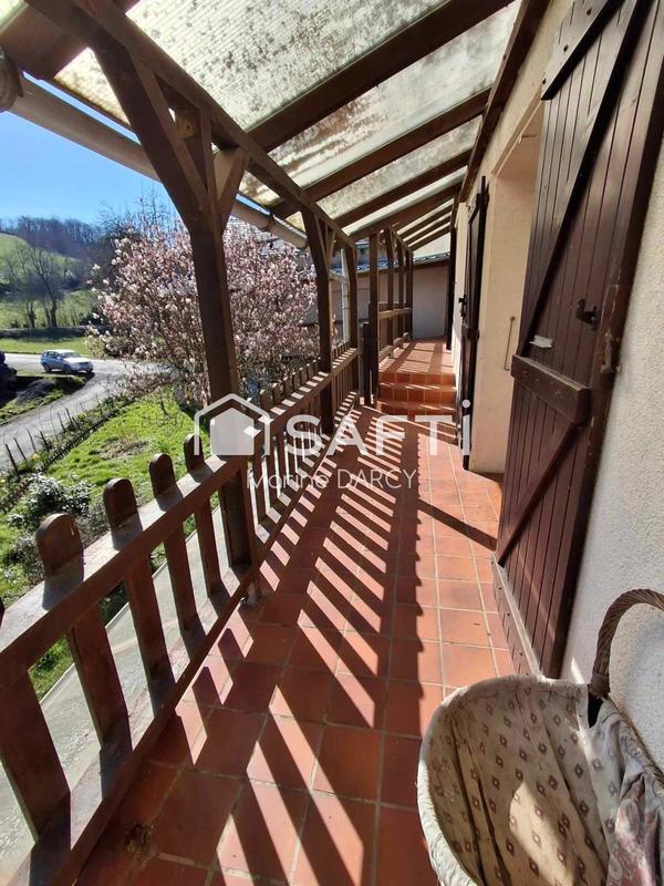 Maison - 220 m² - 13 pièces