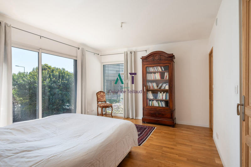 Maison - 240 m² - 8 pièces