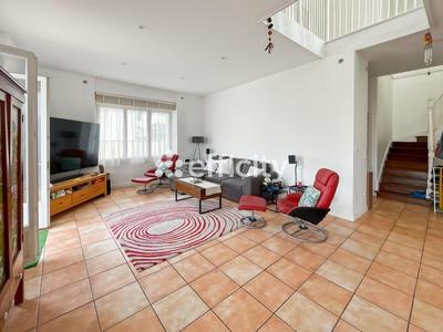 Maison - 180 m² - 7 pièces