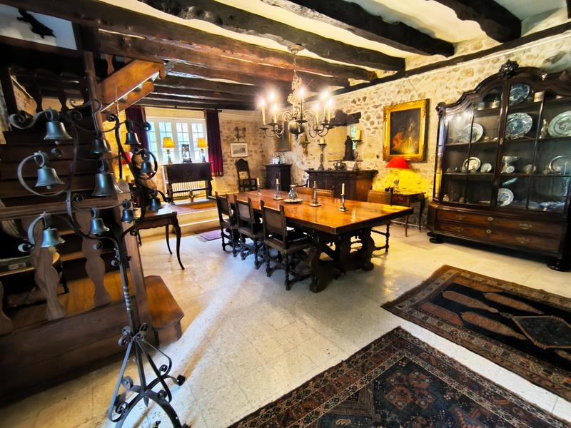 Maison - 196 m² - 9 pièces