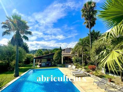 Maison - 276 m² - 7 pièces