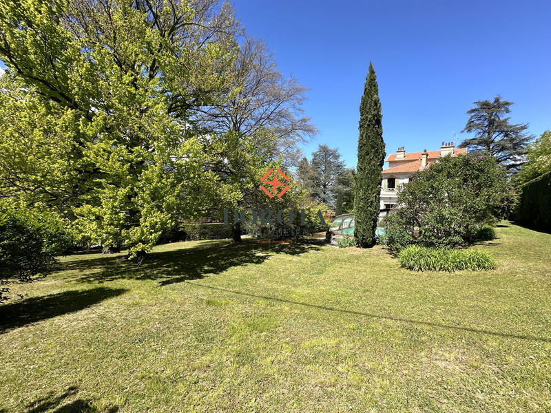 Villa - 252 m² - 11 pièces
