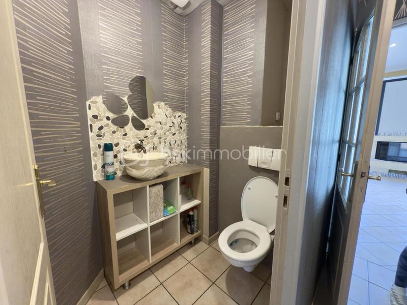 Maison traditionnelle - 218 m² - 6 pièces