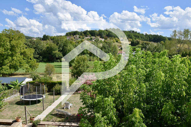 Maison - 210 m² - 7 pièces