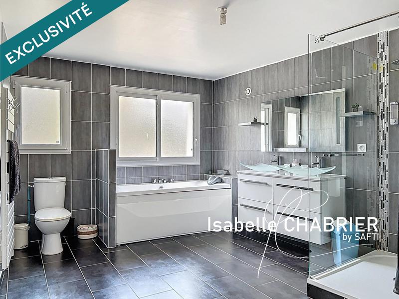 Maison - 220 m² - 6 pièces