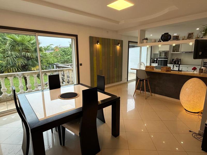 Maison - 165 m² - 7 pièces