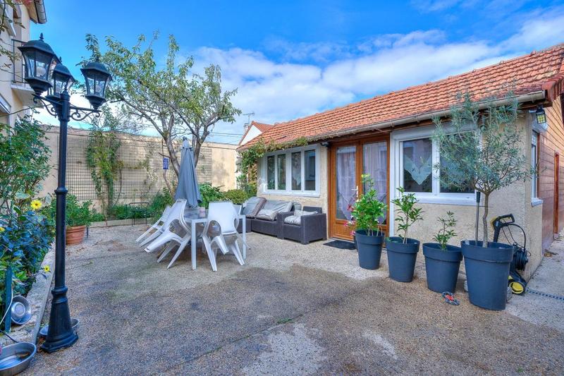 Maison - 280 m² - 14 pièces