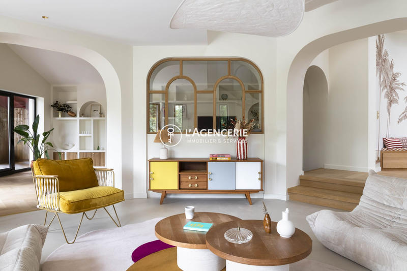 Maison - 300 m² - 8 pièces