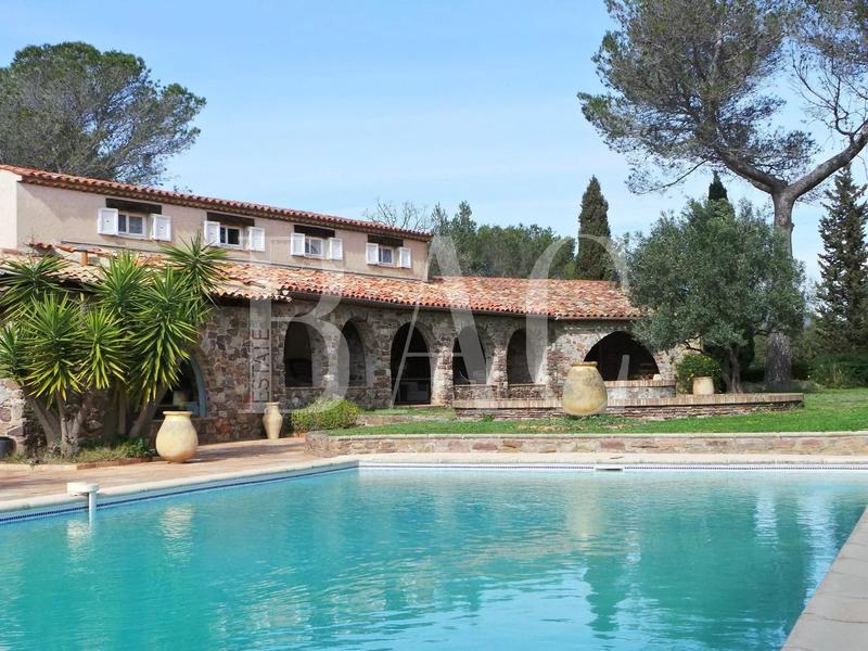 Villa - 500 m² - 12 pièces