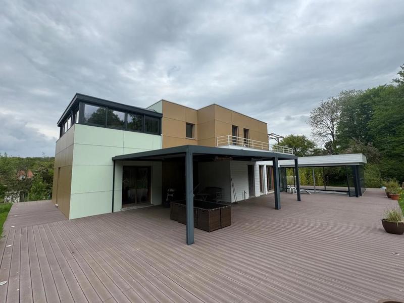 Maison - 210 m² - 7 pièces