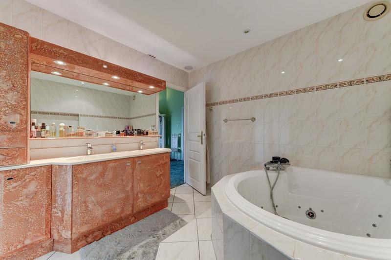 Villa - 332 m² - 6 pièces