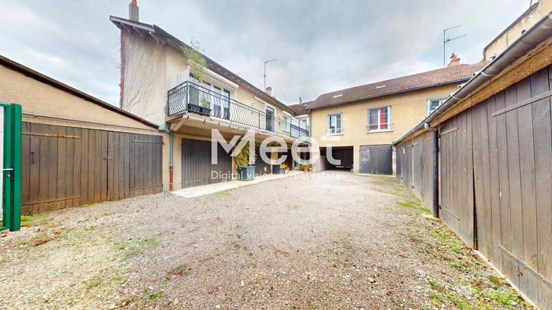 Maison - 220 m² - 6 pièces