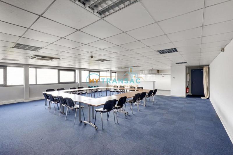 Entrepôt - 6 897 m²