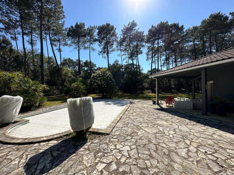 Villa - 360 m² - 8 pièces