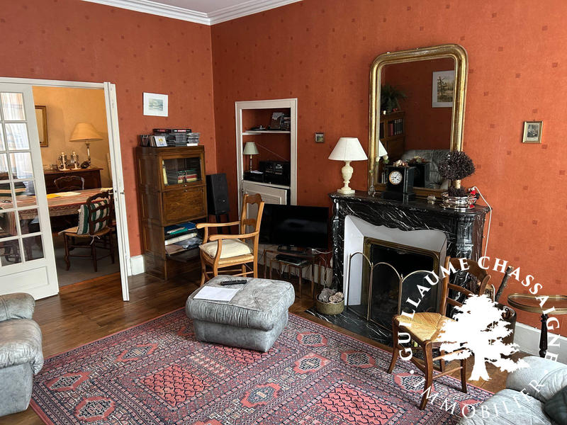 Maison traditionnelle - 224 m² - 13 pièces