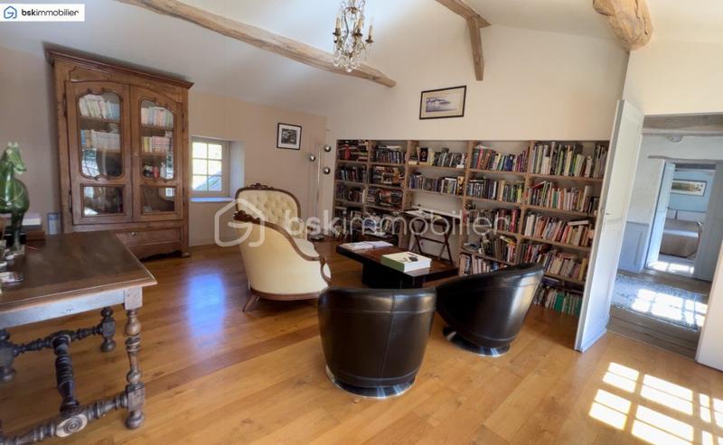 Propriété - 800 m² - 23 pièces