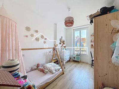 Appartement - 80 m² - 4 pièces