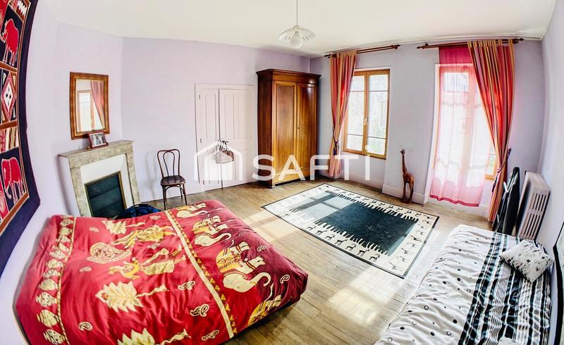 Maison - 305 m² - 12 pièces