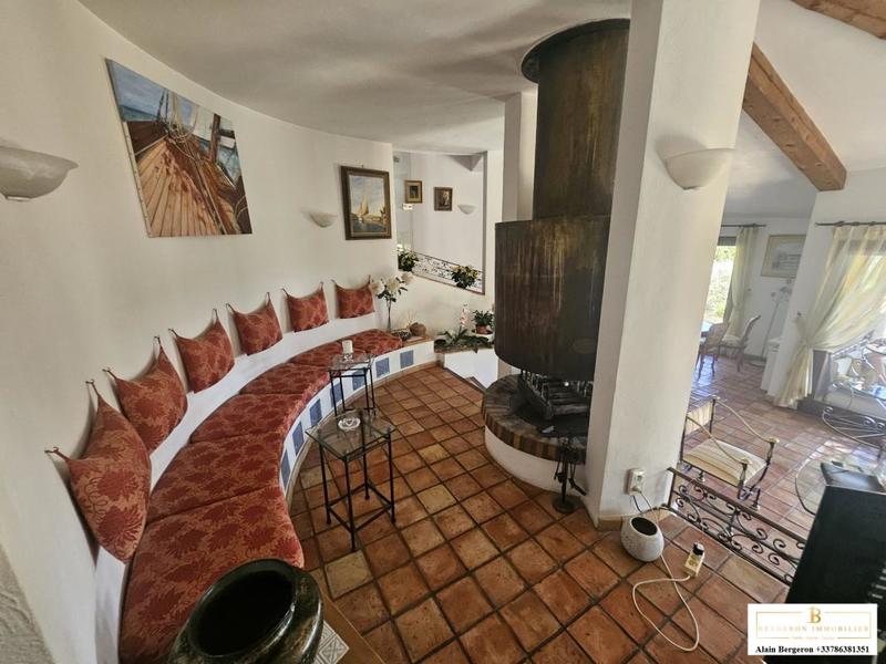 Villa - 197 m² - 8 pièces