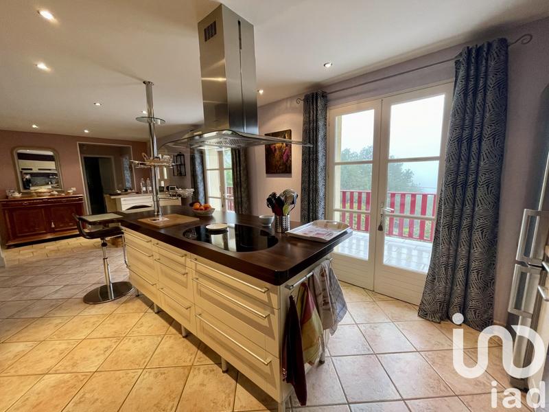 Maison - 175 m² - 7 pièces