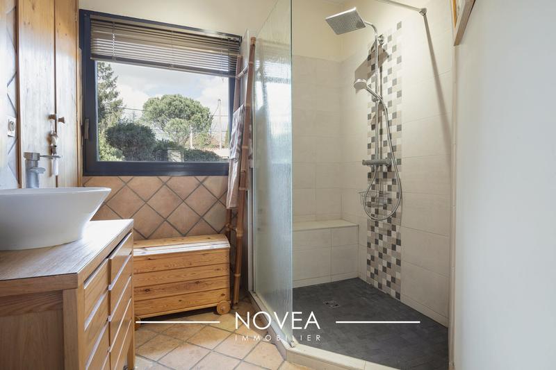 Maison - 242 m² - 10 pièces